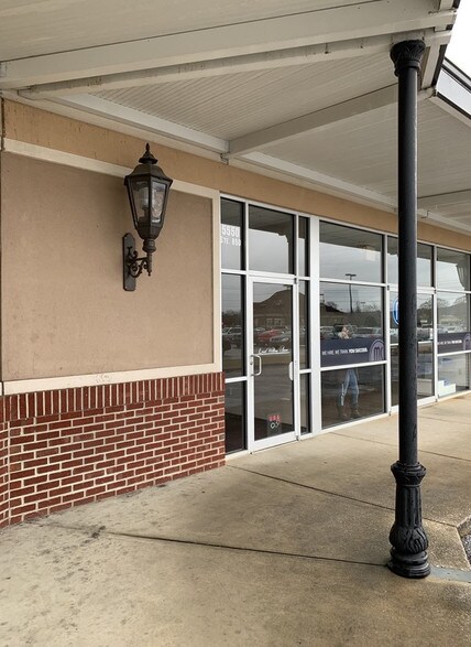 More Photos Of 5550 McFarland Blvd, Northport General Retail For Lease