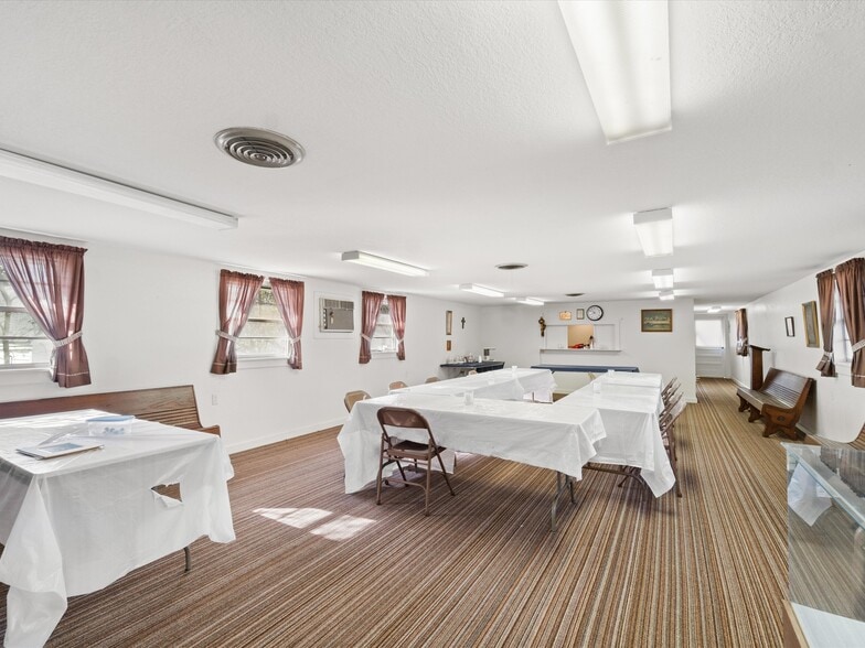 More Photos Of 307 Broadnax St, Daingerfield Religious Facility For Sale