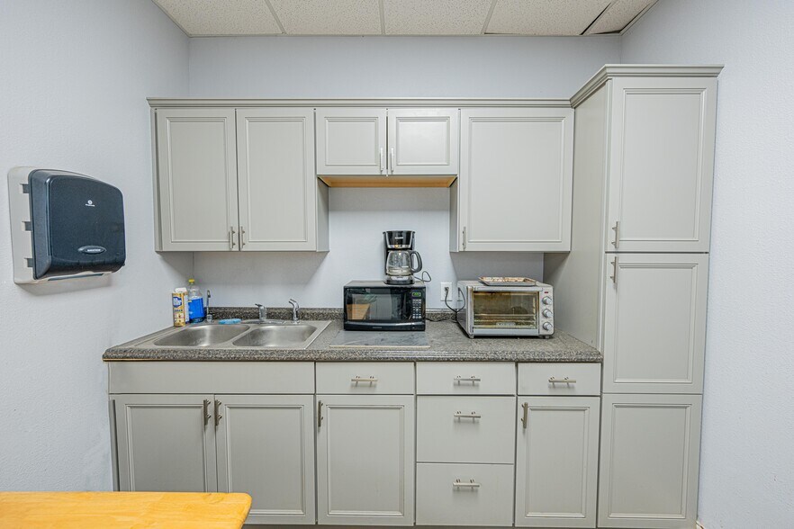 More Photos Of 5800 N Moss Ave, Odessa Warehouse For Sale