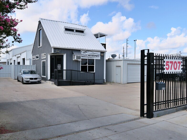 Primary Photo Of 5707 Schumacher Ln, Houston Auto Dealership For Lease