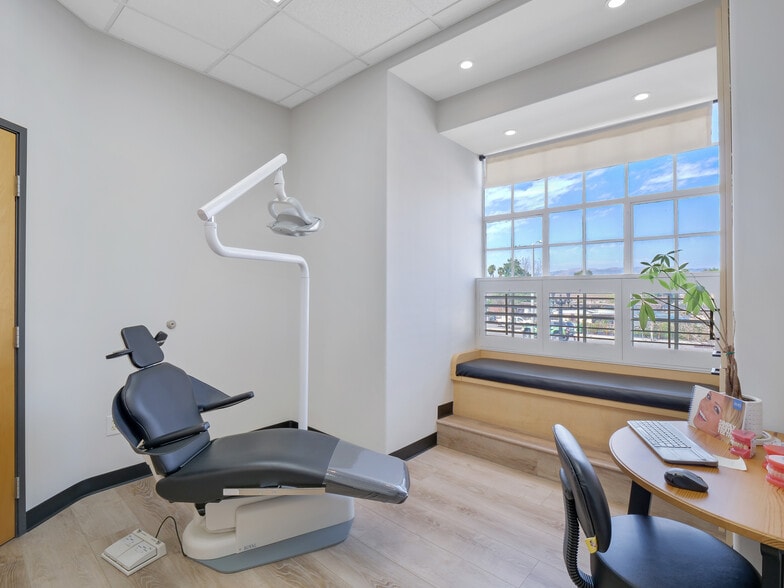 More Photos Of 19100 Ventura Blvd, Tarzana Storefront Retail Office For Sale