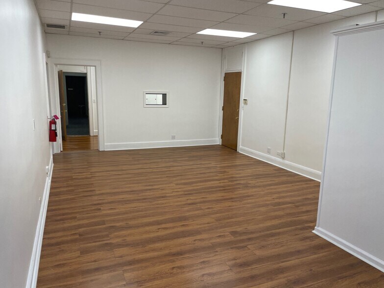 More Photos Of 17-23 N Main St, Port Chester Office For Lease