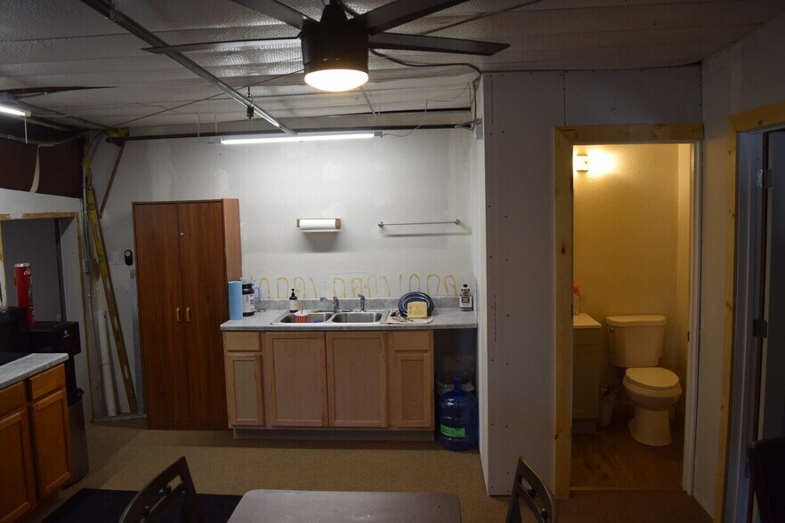 More Photos Of 520-536 W 66th St, Loveland Light Manufacturing For Sale