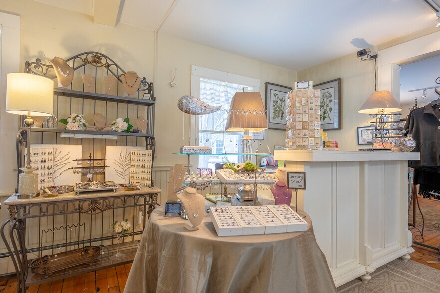 More Photos Of 16 West Main St, Wilmington General Retail For Sale