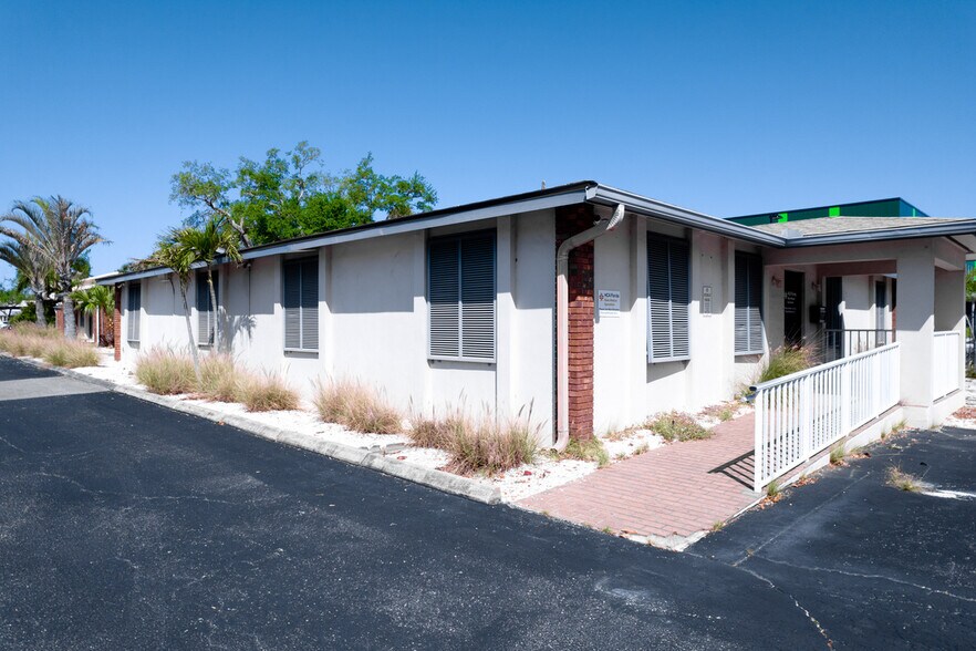 More Photos Of 4110 Manatee Ave W, Bradenton Medical For Sale