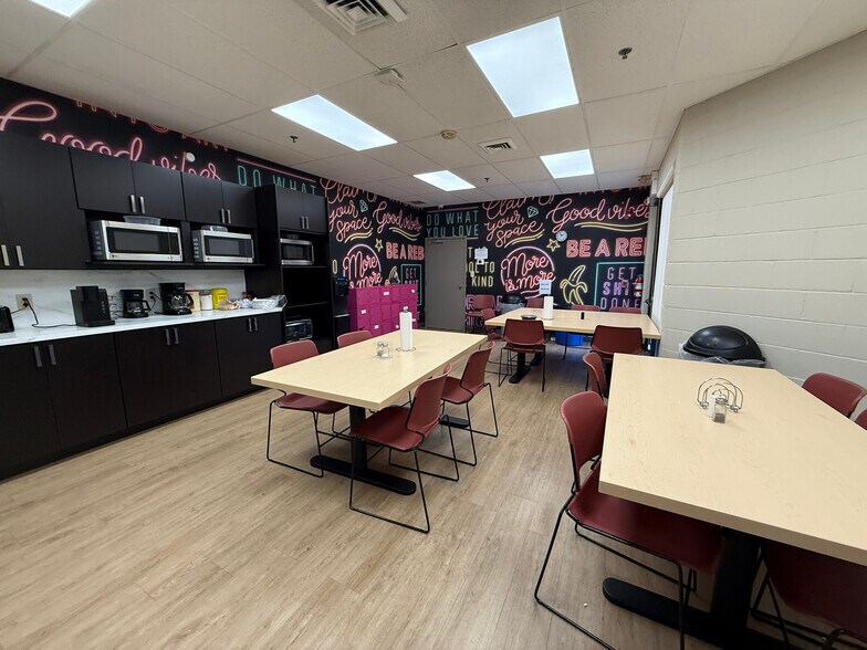 More Photos Of 2020 Highland Ave, Bethlehem Distribution For Lease