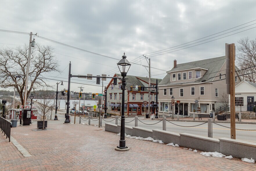 More Photos Of 72 Main St, Wiscasset Storefront Retail Residential For Sale