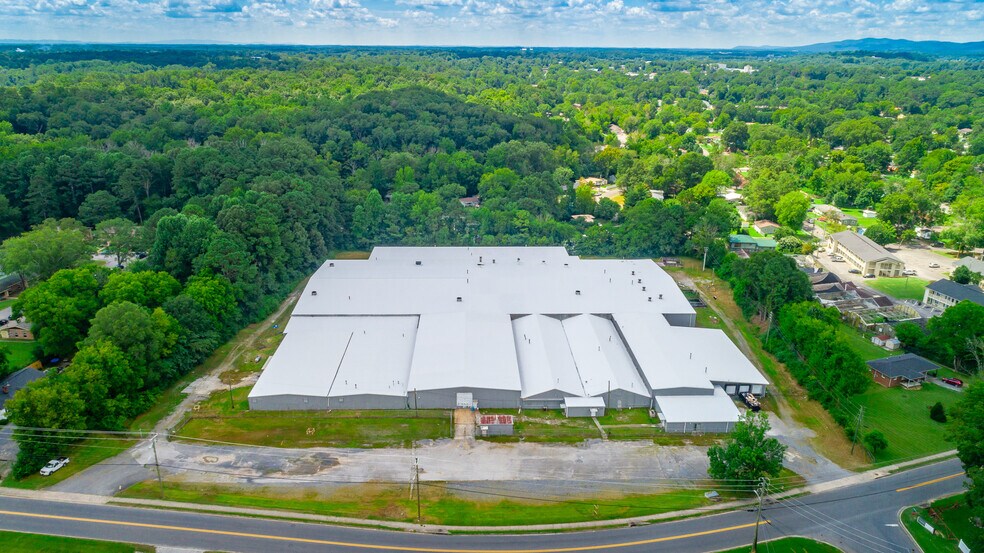 More Photos Of 1318 Underwood St, Dalton Warehouse For Sale