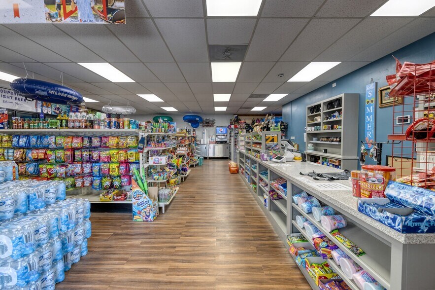More Photos Of 49 Encino Dr, Concan Convenience Store For Sale