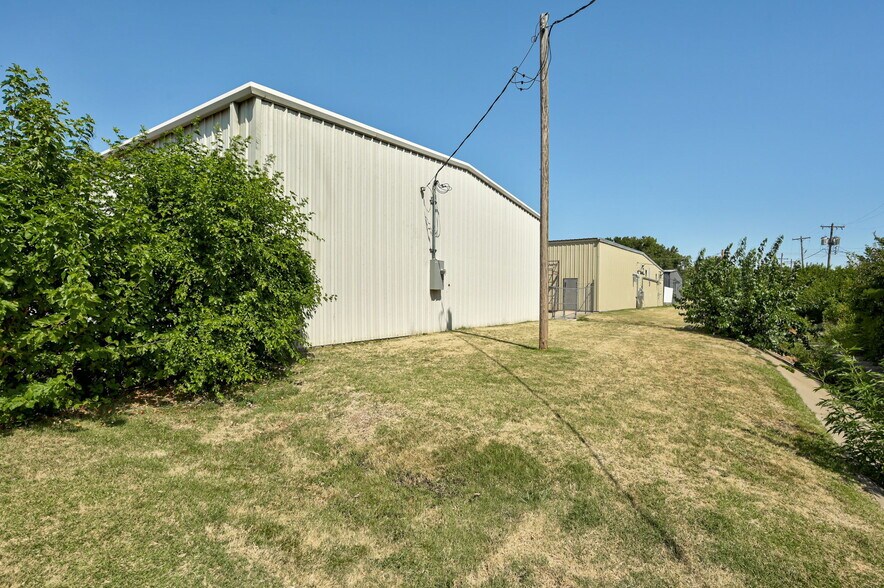 More Photos Of 412 Glade Ave, Oklahoma City Manufacturing For Lease