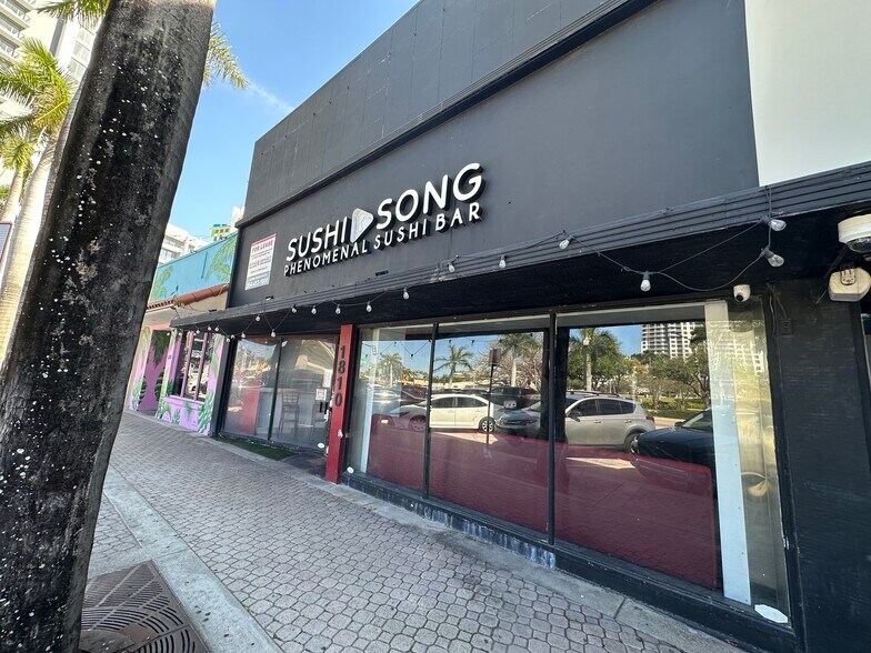 More Photos Of 1810-1818 S Young Cir, Hollywood Restaurant For Lease