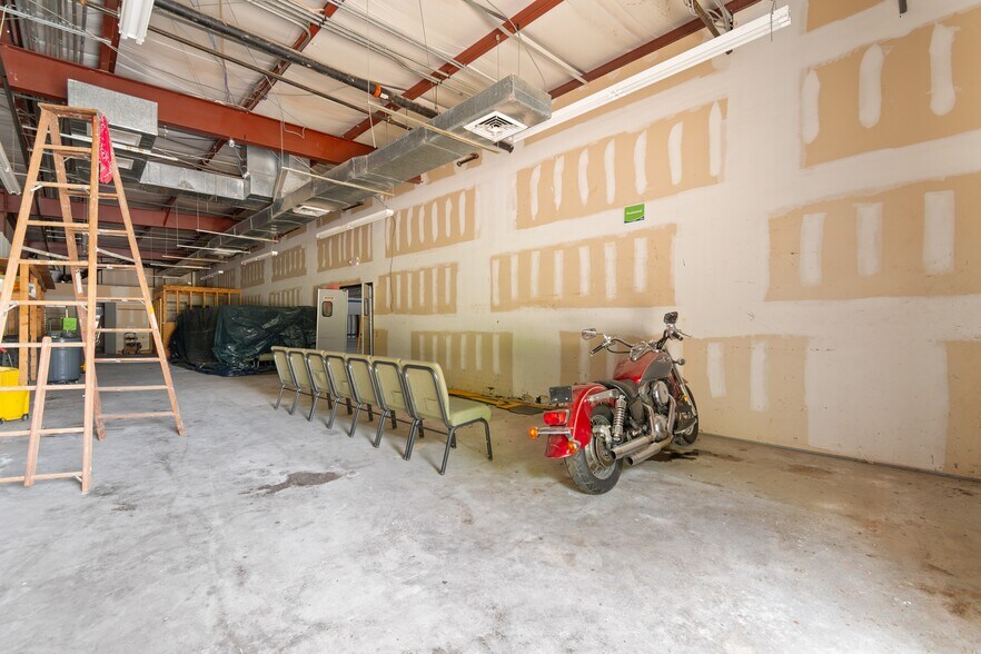 More Photos Of 480 Nelson Blvd, Kingstree Department Store For Sale