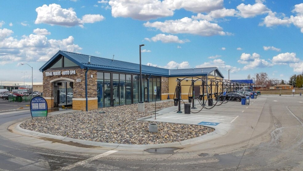Primary Photo Of 300 N Overland Ave, Burley Carwash For Sale