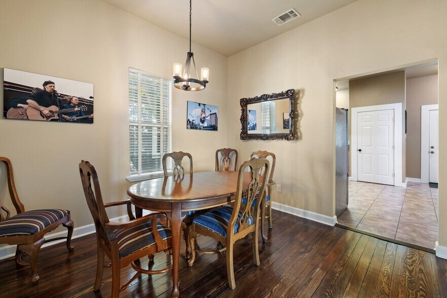 More Photos Of 314 W 3rd St, Taylor Multifamily For Sale