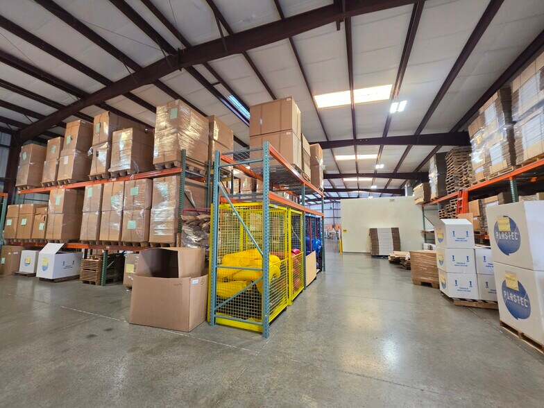 More Photos Of 2012 58th Ave Cir E, Bradenton Warehouse For Lease