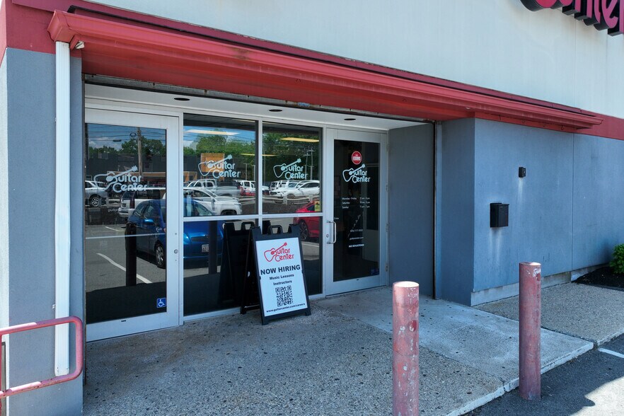 More Photos Of 120 Andover St, Danvers Freestanding For Lease