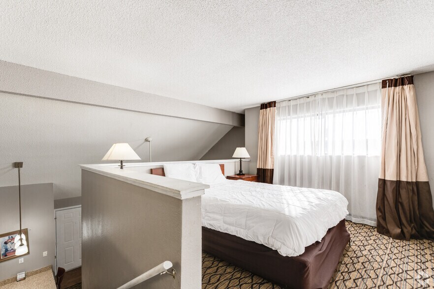 More Photos Of 4919 Lima Rd, Fort Wayne Hotel For Sale