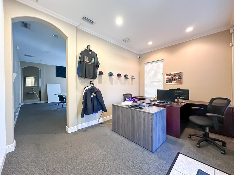 More Photos Of 180 Fitzgerald Rd, Lakeland Office For Sale