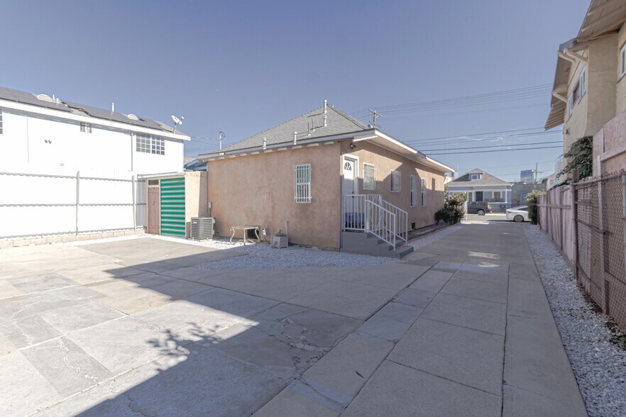 More Photos Of 1409 S New Hampshire Ave, Los Angeles Multifamily For Sale