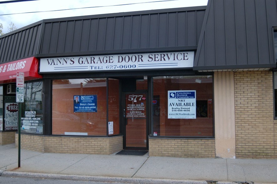 More Photos Of 565-577 Plandome Rd, Manhasset Storefront For Lease