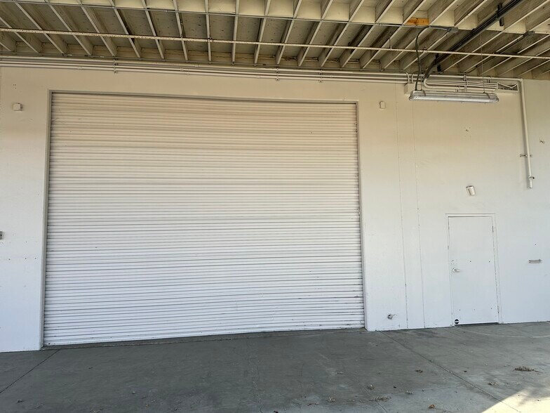 More Photos Of 13467 Dalewood St, Baldwin Park Warehouse For Lease