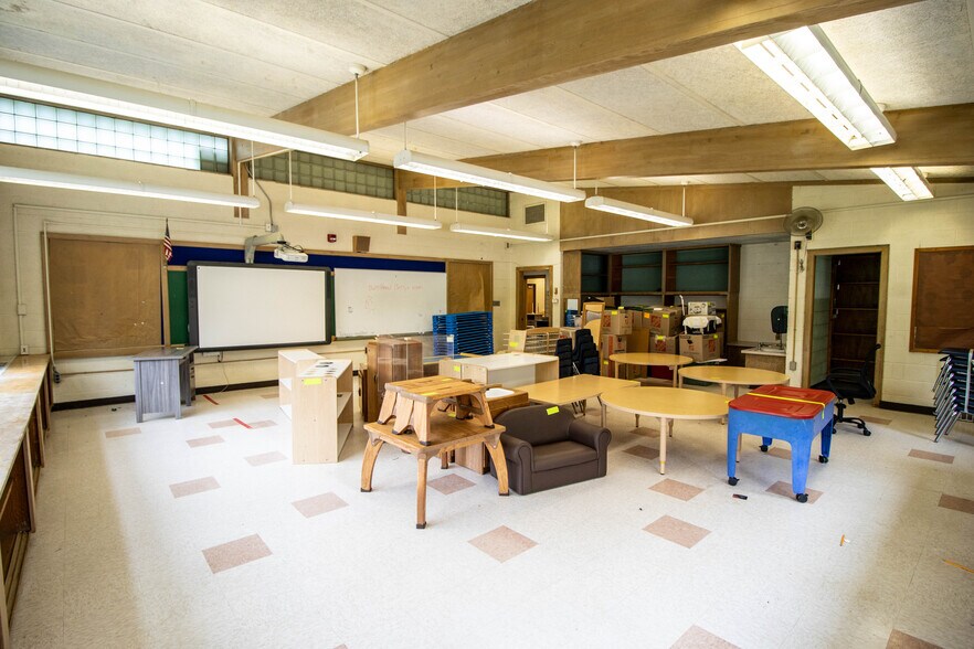 More Photos Of 11218 N Linden Rd, Clio Schools For Sale