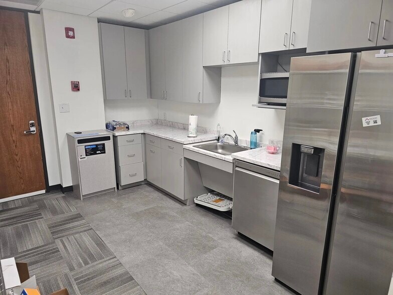 More Photos Of 3000 Highwoods Blvd, Raleigh Office For Lease