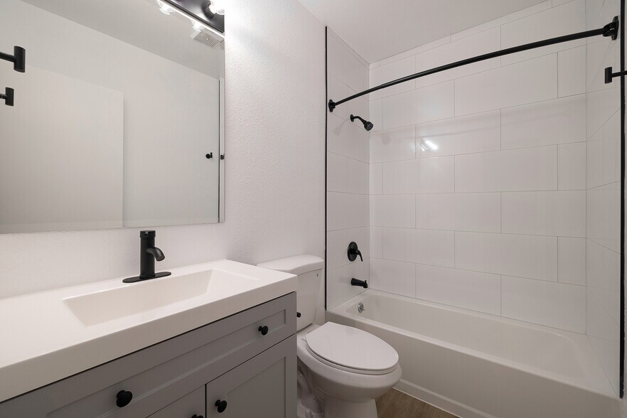 More Photos Of 2002-2010 N 50th St, Phoenix Apartments For Sale