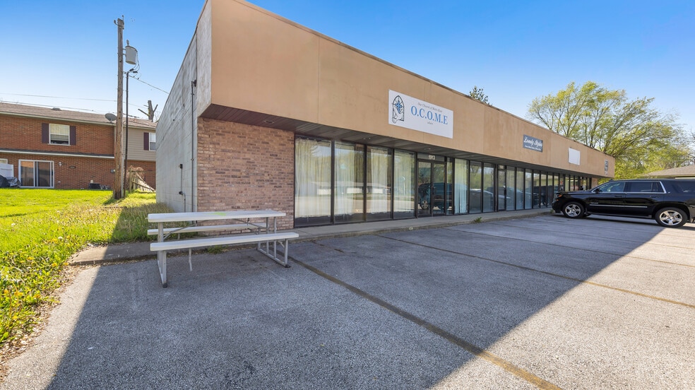 More Photos Of 1913 N Belt East, Belleville Restaurant For Sale