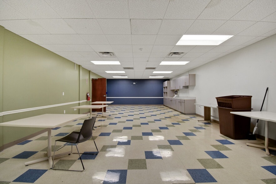 More Photos Of 9512 Sunbeam Center Dr, Jacksonville Office For Lease