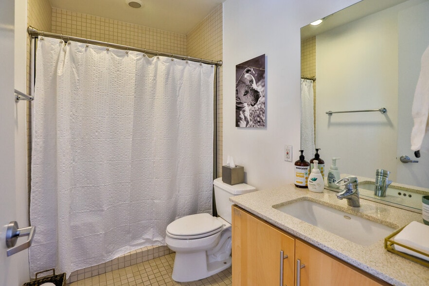 More Photos Of 2100 Abbot Kinney Blvd, Venice Office For Lease