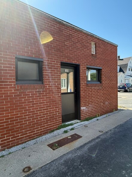 More Photos Of 130 E Court St, Bowling Green Office For Lease