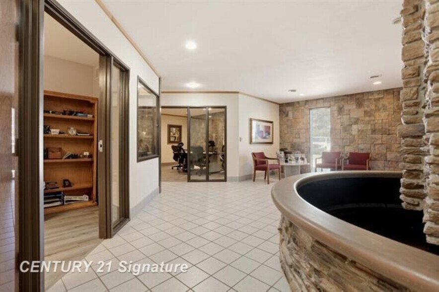 More Photos Of 3167 Enterprise Dr, Saginaw Office For Sale