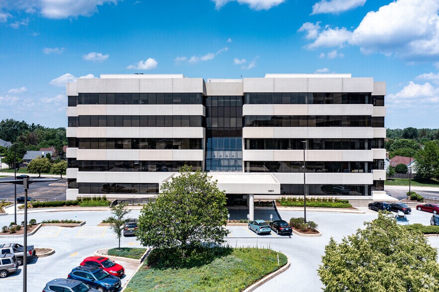 More Photos Of 1801 S Meyers Rd, Oakbrook Terrace Office For Sale