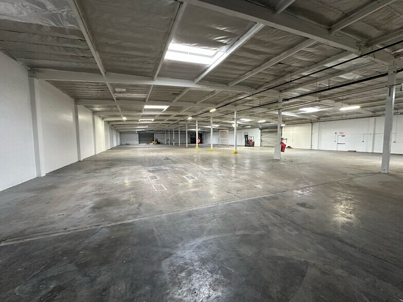 More Photos Of 13659 Excelsior Dr, Santa Fe Springs Warehouse For Lease