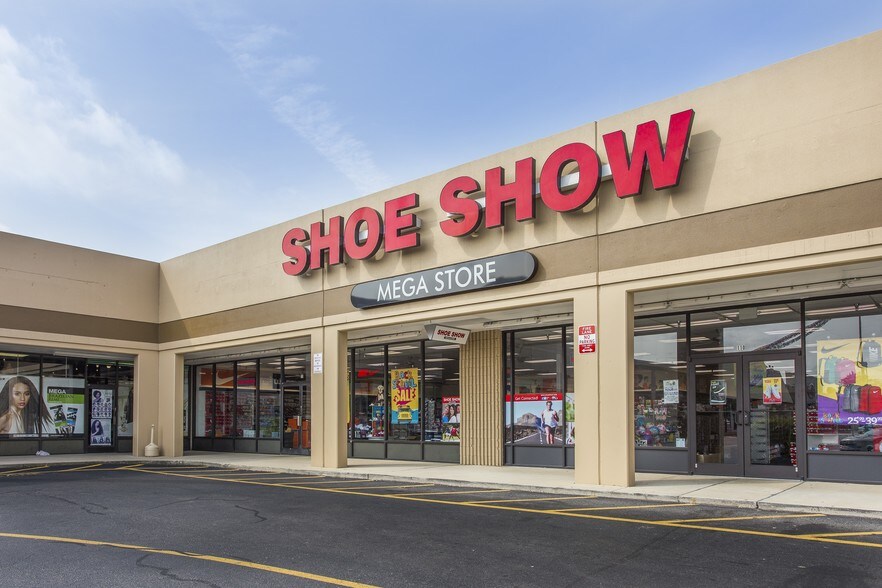 More Photos Of 2826-2850 S Main St, High Point Unknown For Lease