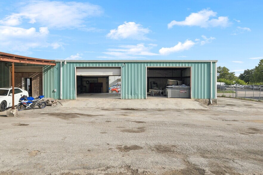 More Photos Of 100 Pecan Dr, Schertz Service For Lease