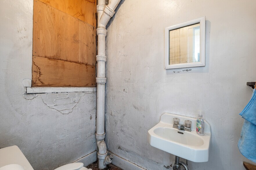 More Photos Of 32 N Main St, Pittston Storefront Retail Office For Lease