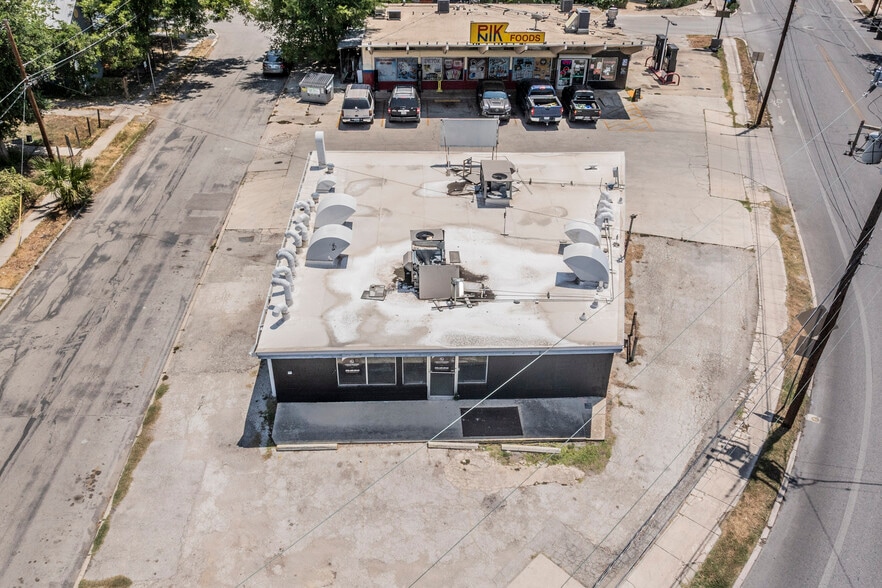 More Photos Of 1100 S Presa St, San Antonio Freestanding For Lease