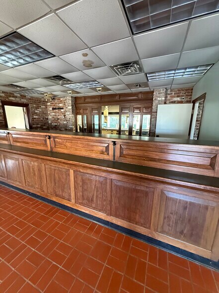 More Photos Of 8796 Greenwell Springs Rd, Baton Rouge General Retail For Sale