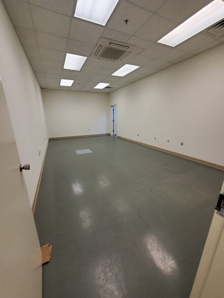 More Photos Of 3619 Richmond Hwy, Stafford Light Distribution For Sale