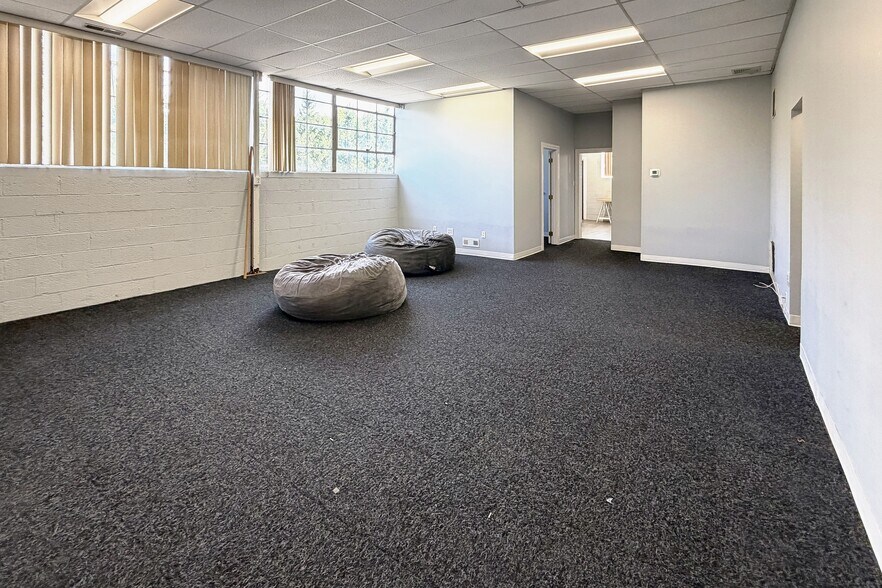 More Photos Of 314 Wilson Ave, Norwalk Warehouse For Lease