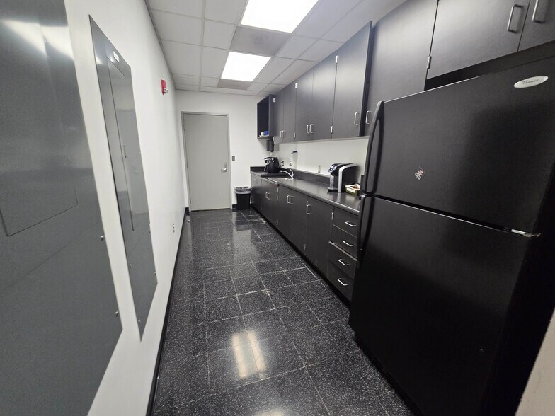 More Photos Of 3670 W Temple Ave, Pomona Office For Lease