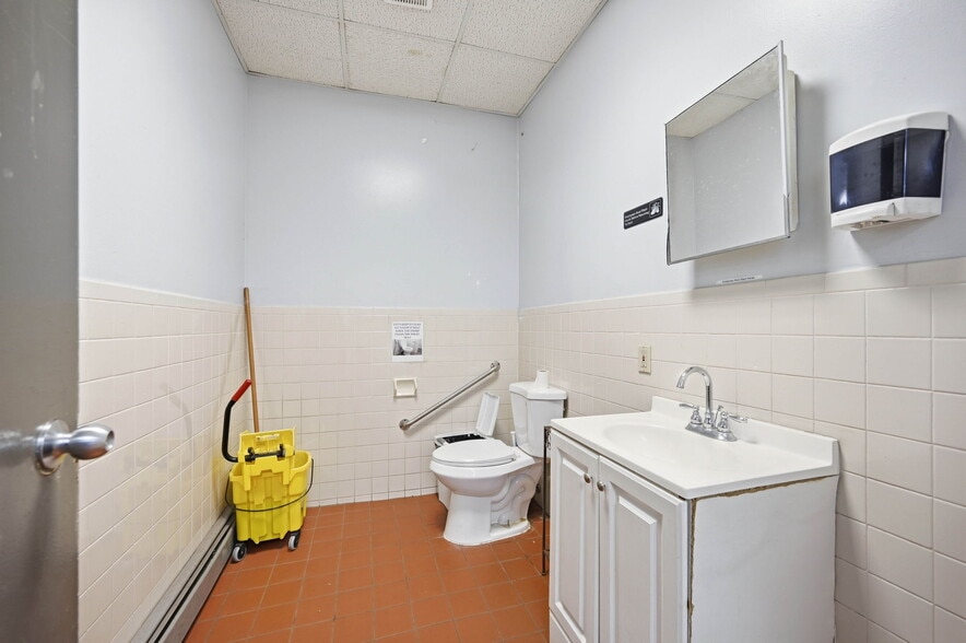 More Photos Of 625-627 Springfield Ave, Newark Storefront For Sale
