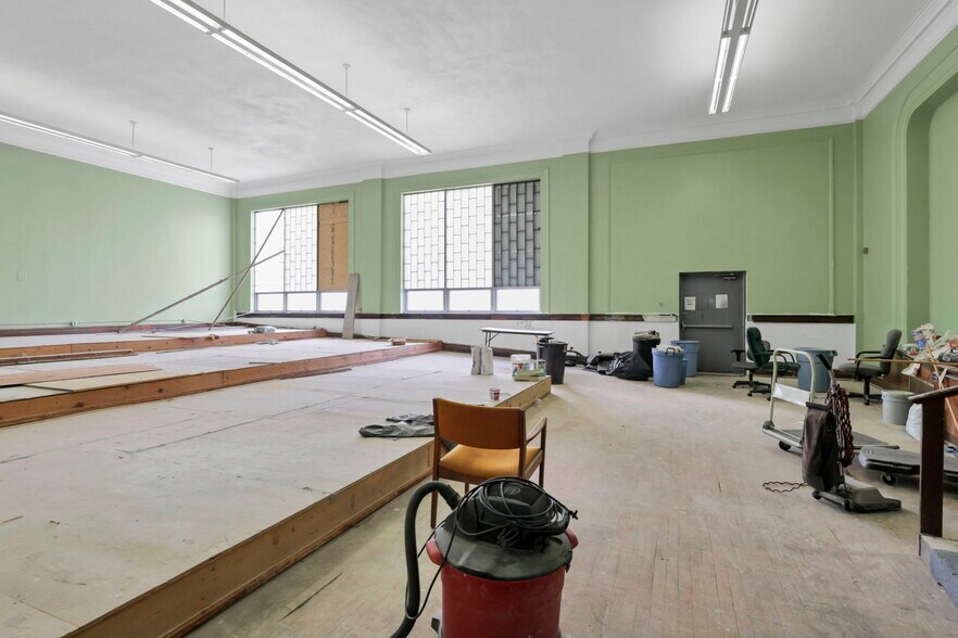 More Photos Of 300 E Auburn Ave, Springfield Office For Sale