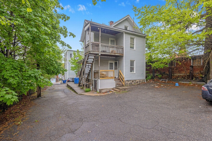 More Photos Of 46 Washington St, Waterbury Apartments For Sale