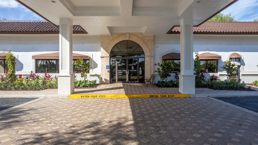 More Photos Of 3795 Boynton Beach Blvd, Boynton Beach Medical For Lease