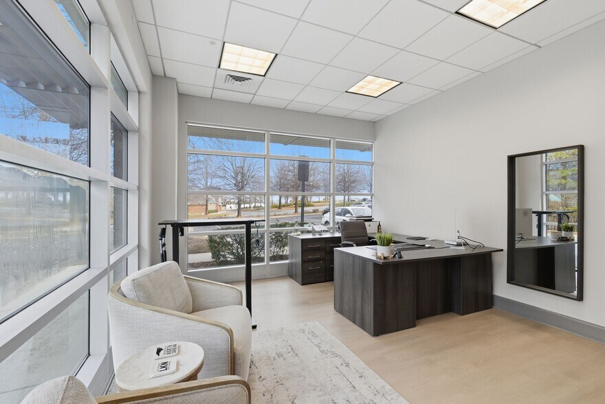 More Photos Of 142 S Cardigan Way, Mooresville Flex For Lease