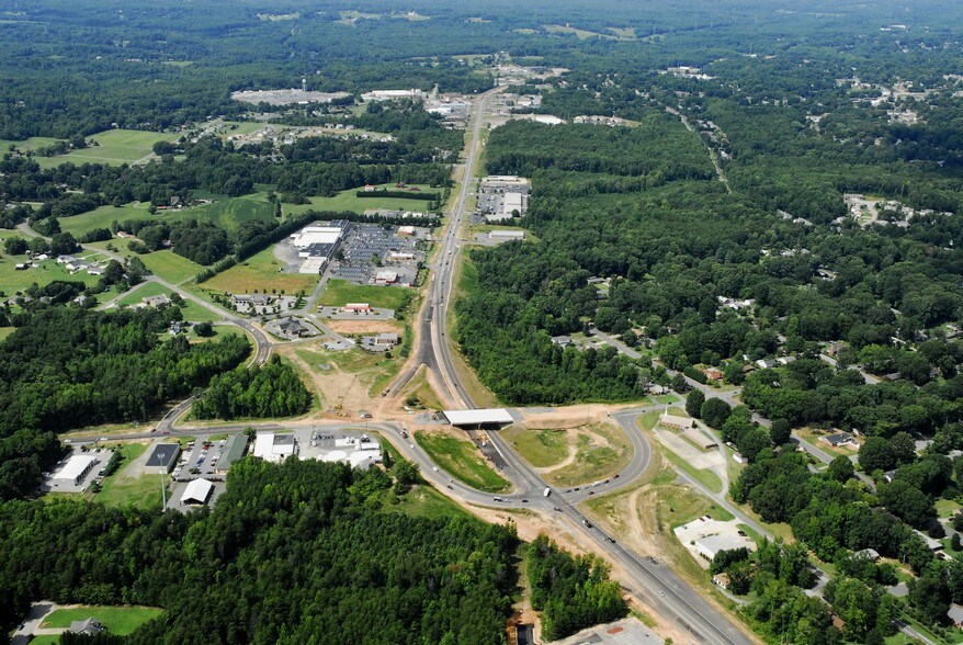 More Photos Of 1537 Freeway Dr, Reidsville Unknown For Lease