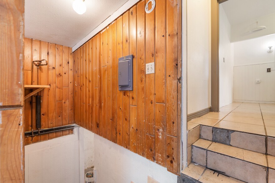 More Photos Of 191 SW 5th Ave, Ontario Specialty For Sale